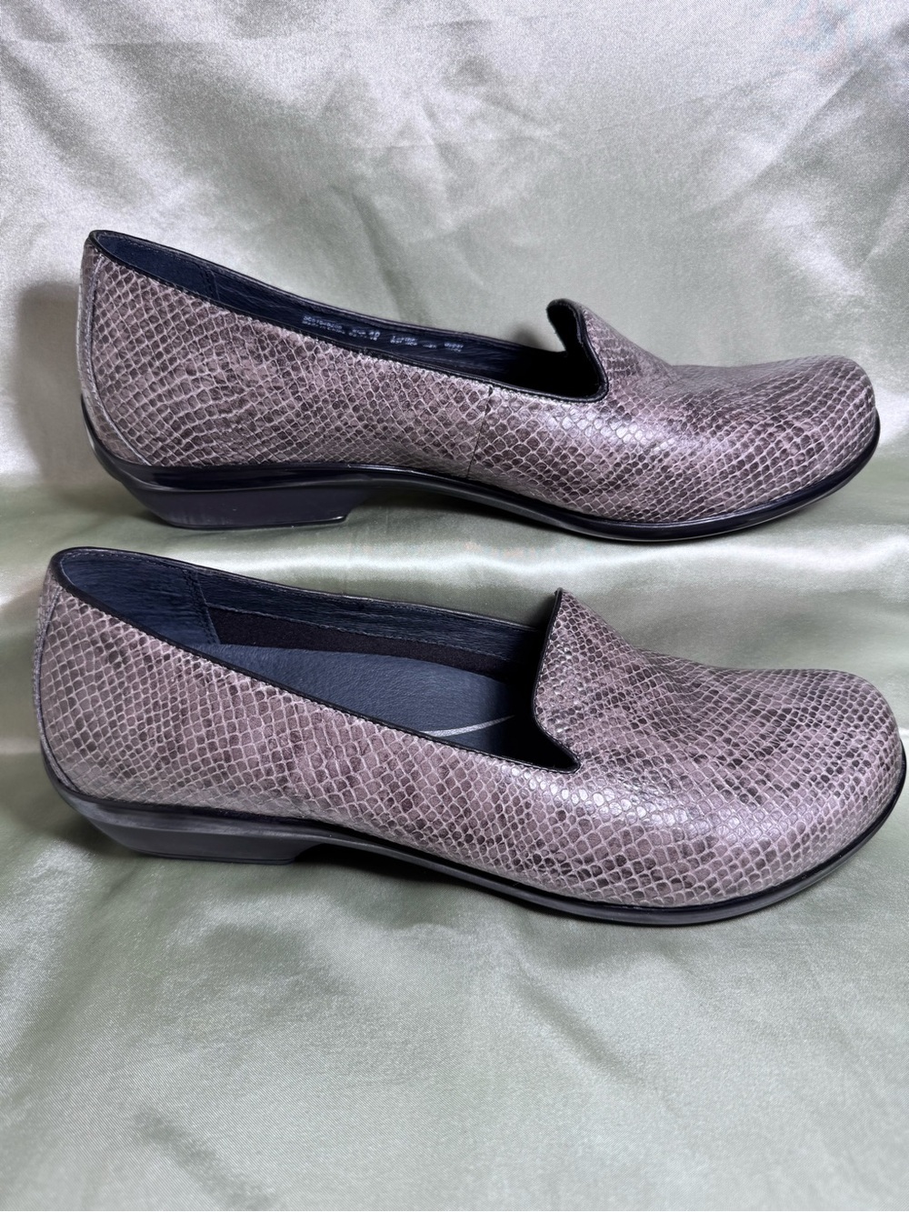 Dansko Snakeskin Leather Taupe Gray Flats 5601940200 Womens Size 40